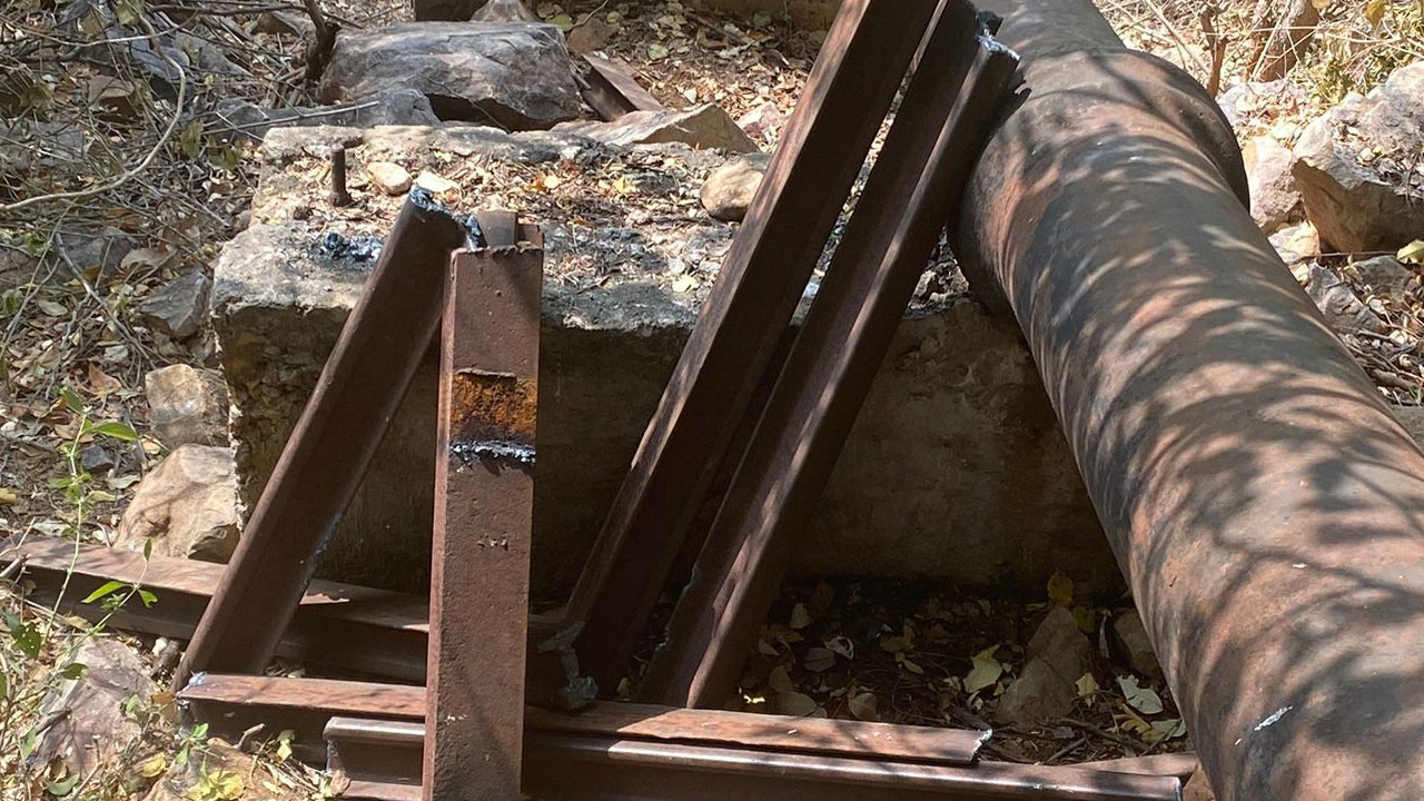 లక్షల విలువ చేసే ఎన్నెస్పీ ట్రాక్‌ ఐరన్‌ చోరీ