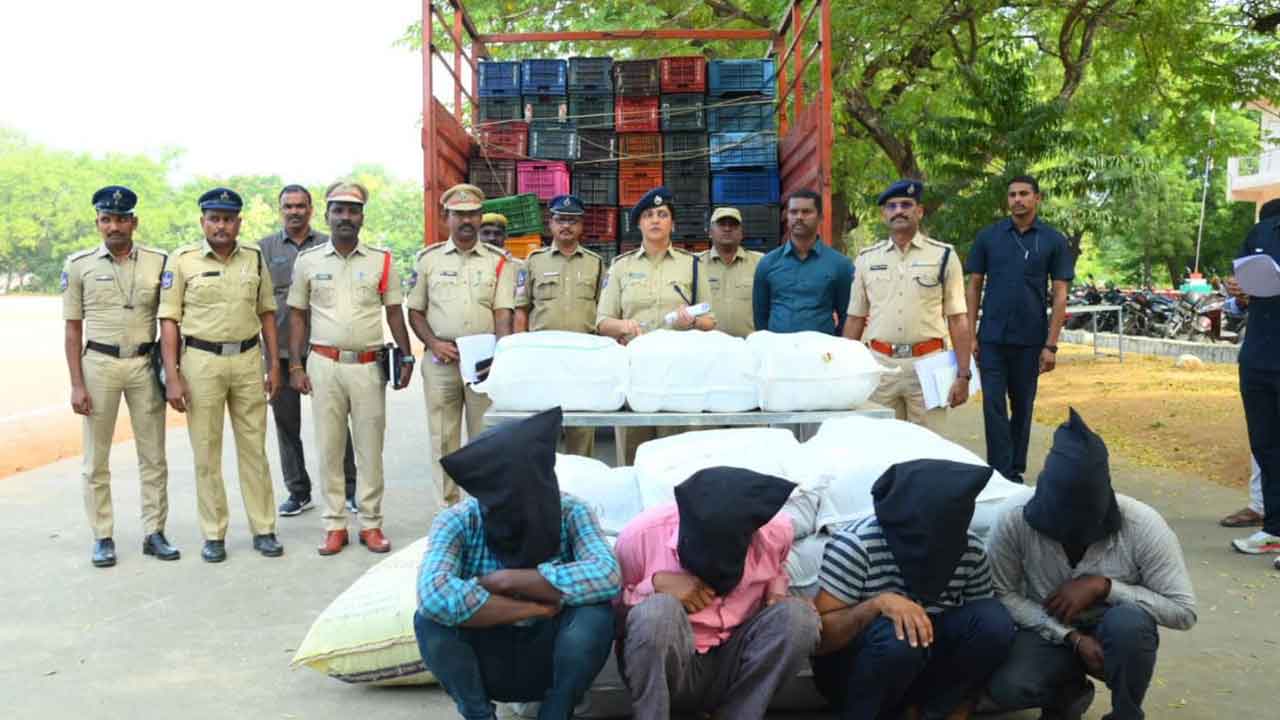Police seized Ganja | నాగార్జున సాగర్ చెక్ పోస్టు వద్ద భారీగా గంజాయి పట్టివేత