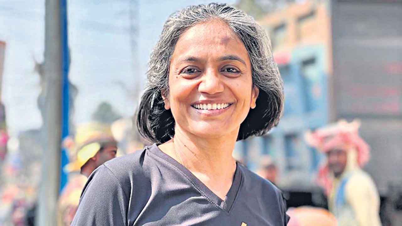 పాద యాత్రికురాలు