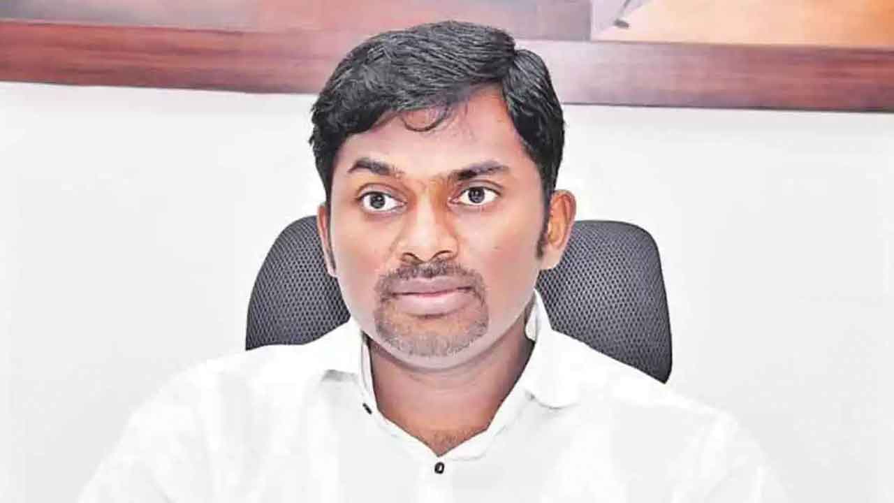 ఆనవాయితీకి భిన్నంగా..