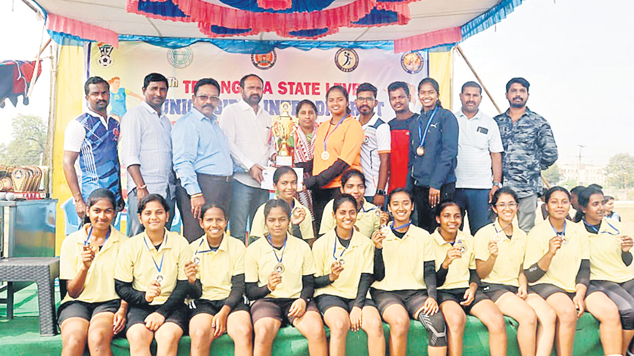 ముగిసిన రాష్ట్రస్థాయి హ్యాండ్‌ బాల్‌ పోటీలు