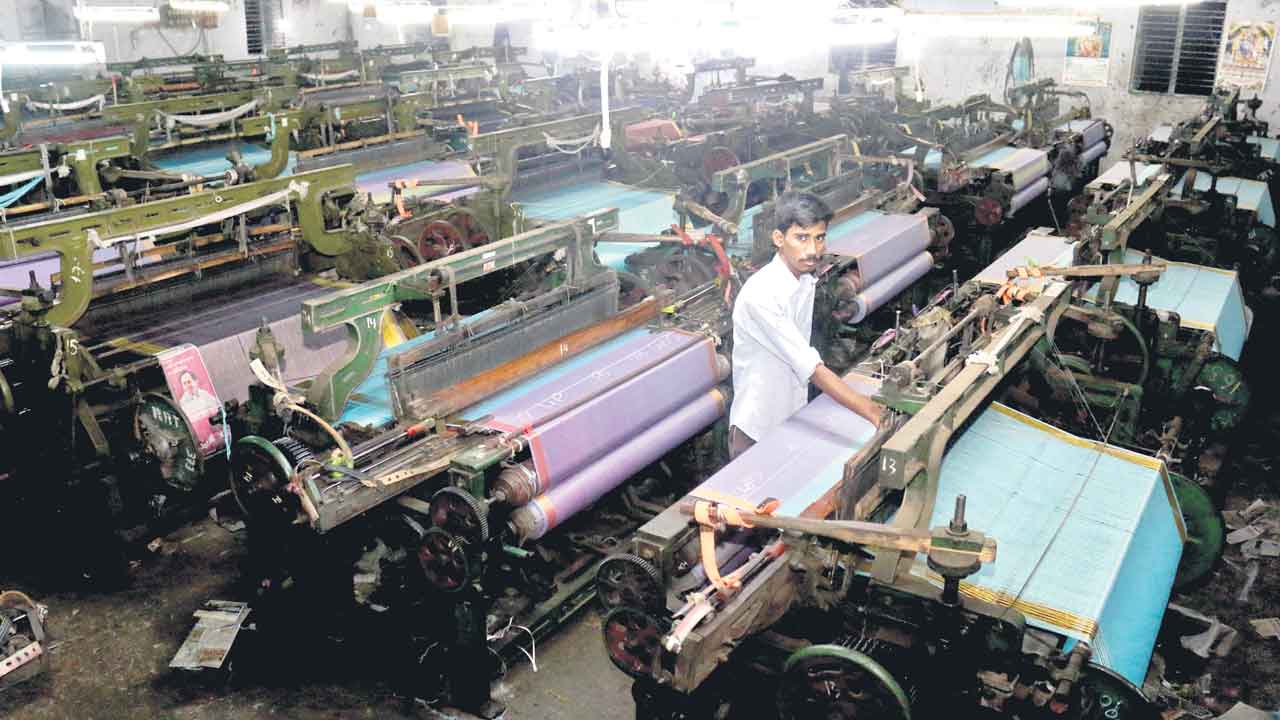 Siricilla | మూగ‌బోయిన 30 వేల మ‌ర‌మ‌గ్గాలు..! అగ‌మ్య‌గోచ‌రంగా 20 వేల మంది కార్మికుల ప‌రిస్థితి..!!