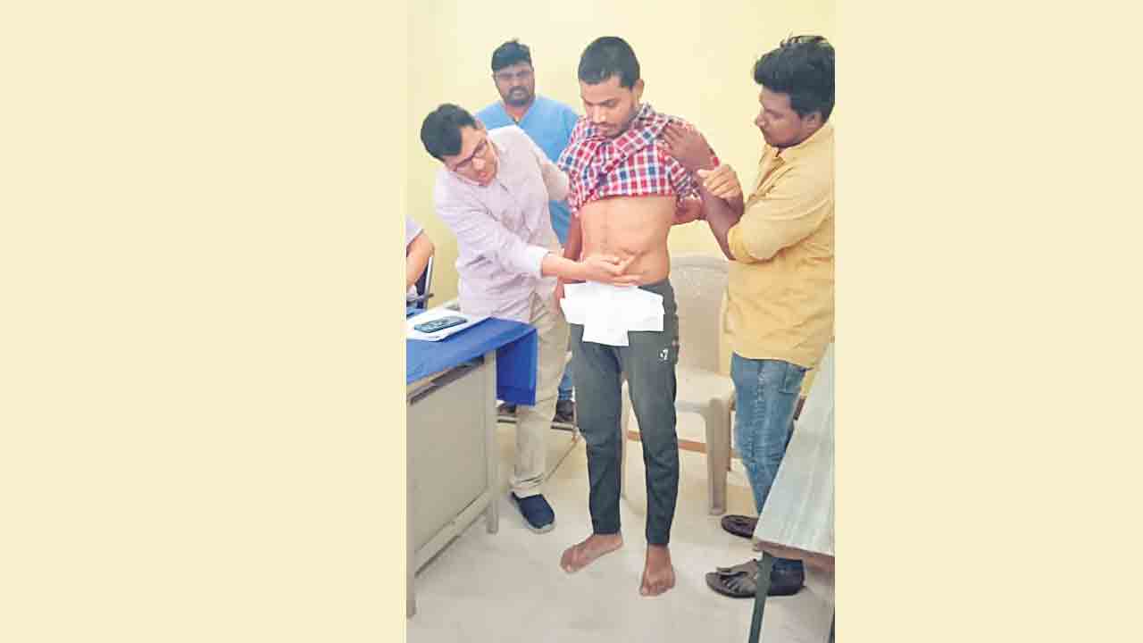 Nirmal | గొడ్డలి దాడిలో కడుపులోని పేగులు బయటకు.. పునర్జన్మ ప్రసాదించిన నిర్మల్ వైద్యులు