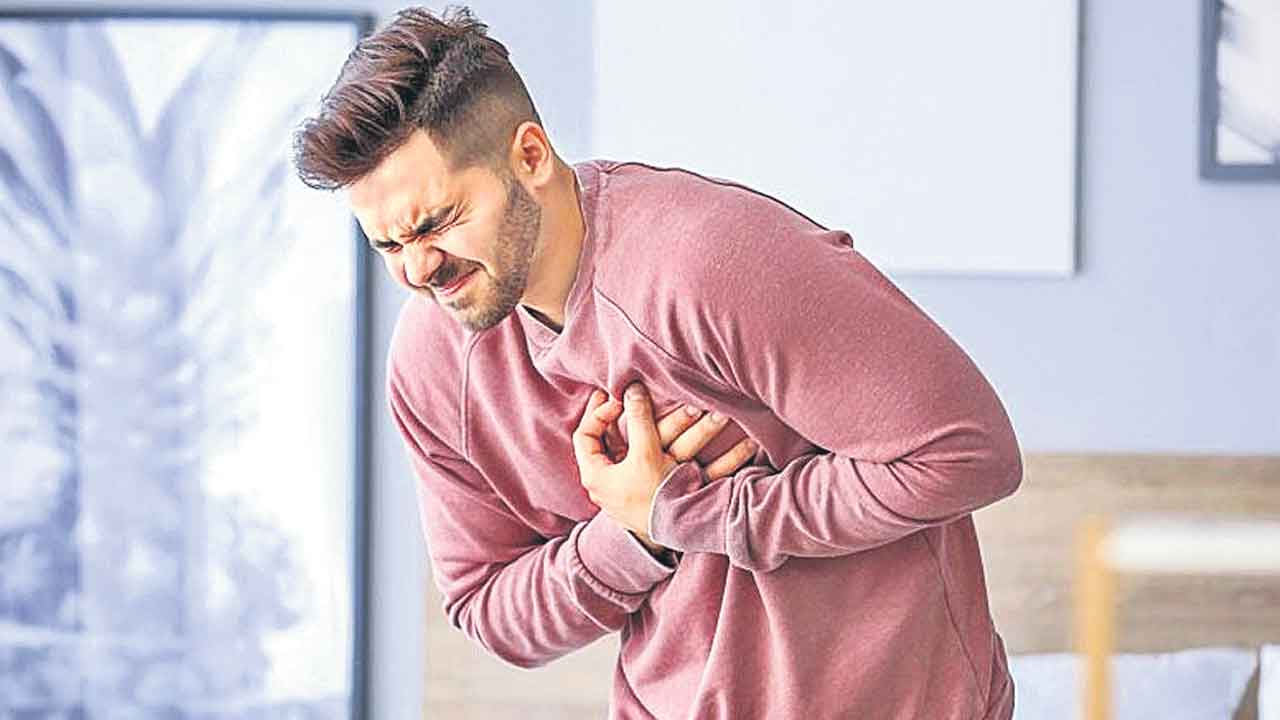 Heart Attack | గుండెపోటు రాకుండా ఉండాలంటే.. ఈ 2 లక్షణాలను నిర్లక్ష్యం చేయొద్దు