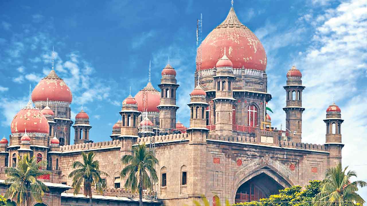 గోల్ఫ్‌ కోర్సు భూమిపై వివరాలివ్వండి