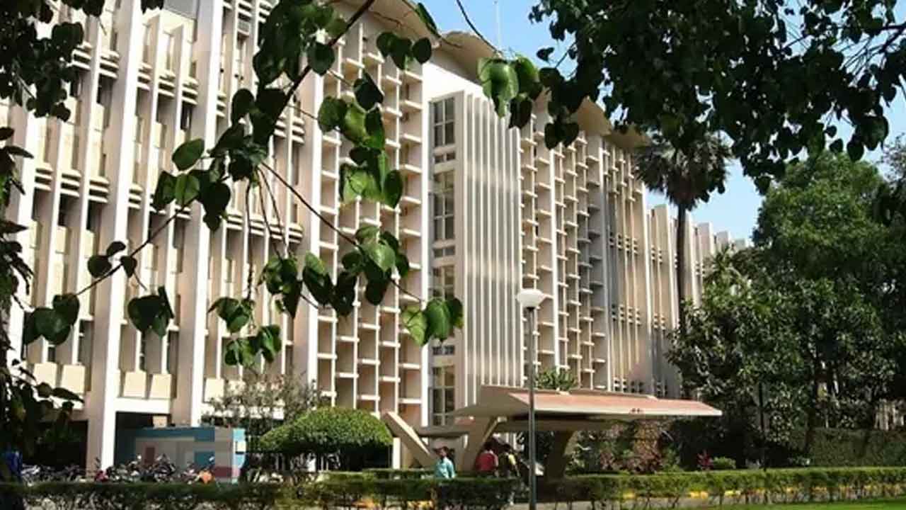 85 మందికి కోటికి పైగా వేతనం