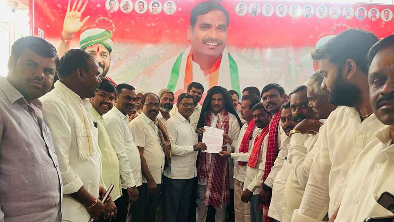 Yadadri Bhuvanagiri | గొల్ల, కురుమలకు వెంటనే గొర్రెలు పంపిణీ చేయాలి