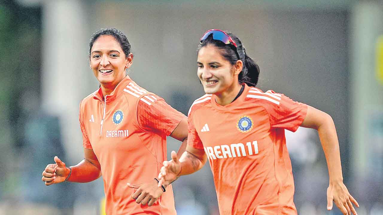 అమ్మాయిల పొట్టి పోరు