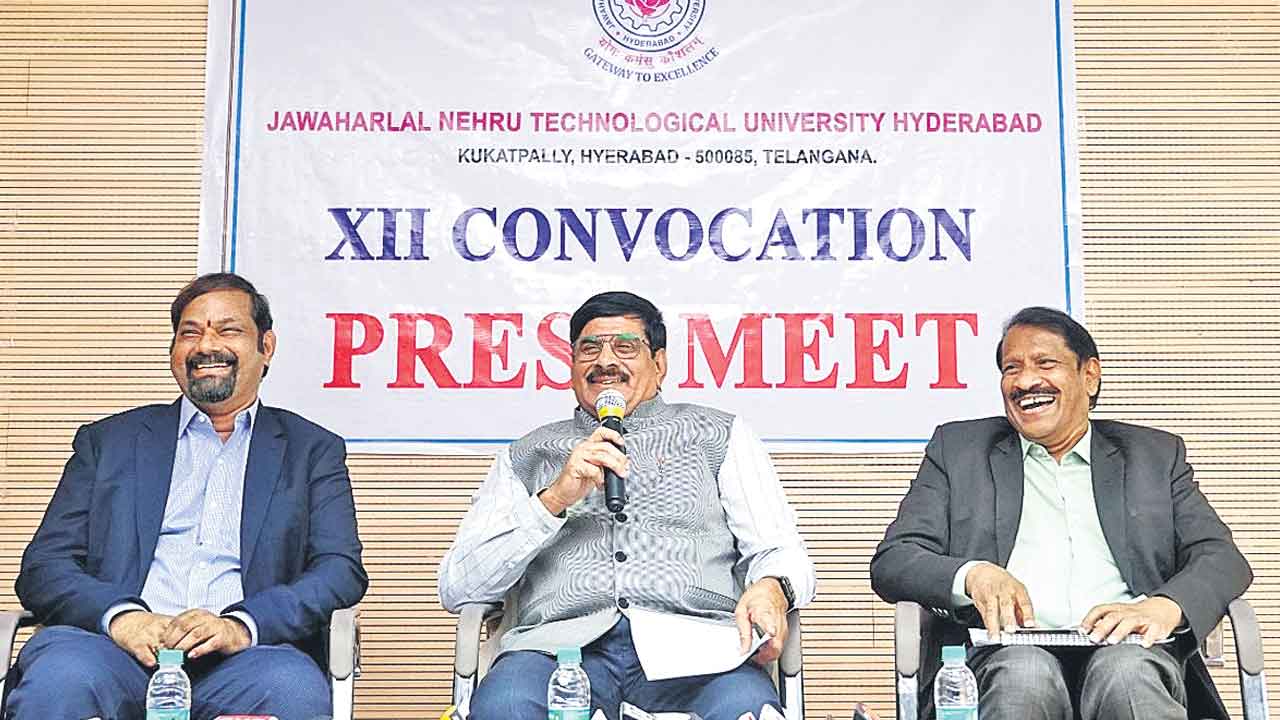 ఇస్రో చైర్మన్‌ సోమనాథ్‌కు గౌరవ డాక్టరేట్‌