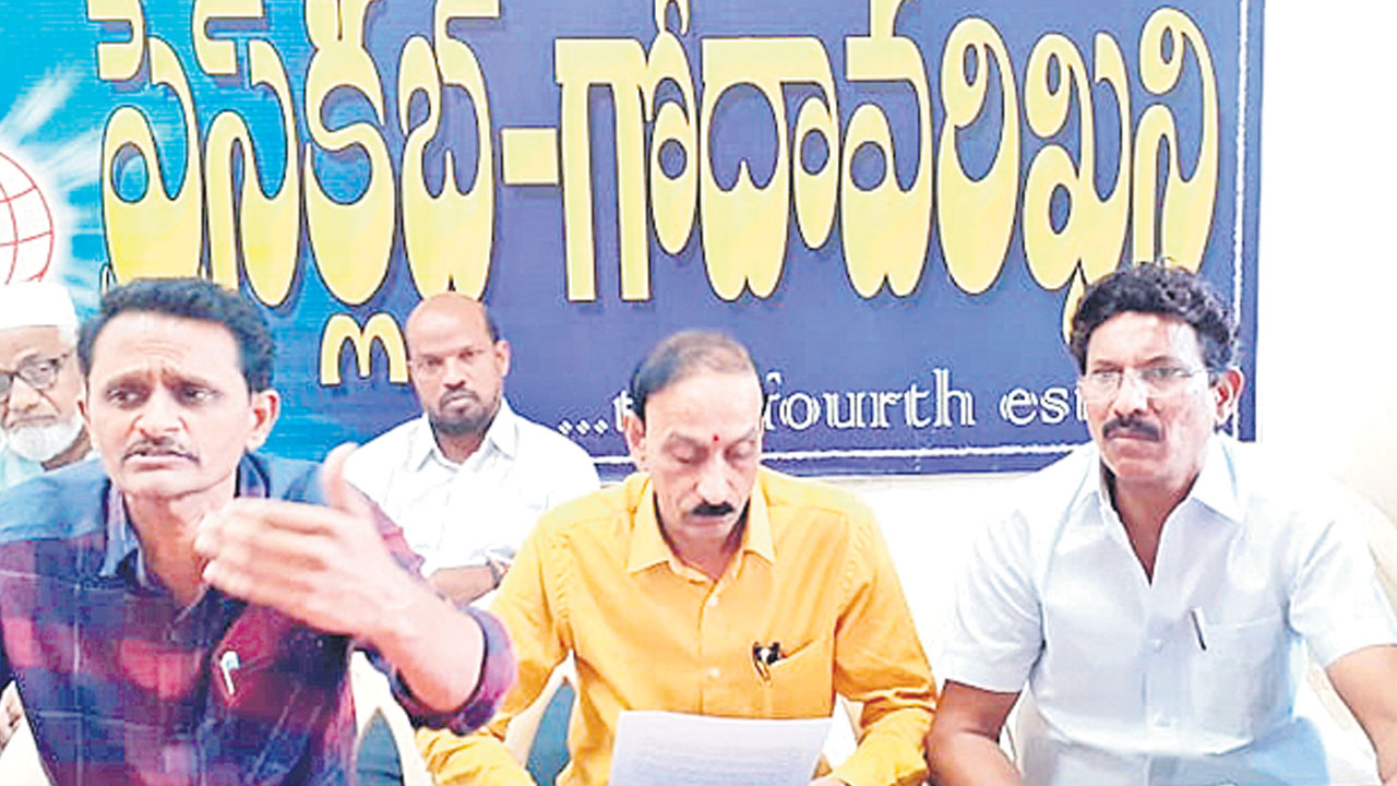 ఎఫ్‌ఐఆర్‌ కాపీ ఎక్కడి నుంచి తెస్తం?