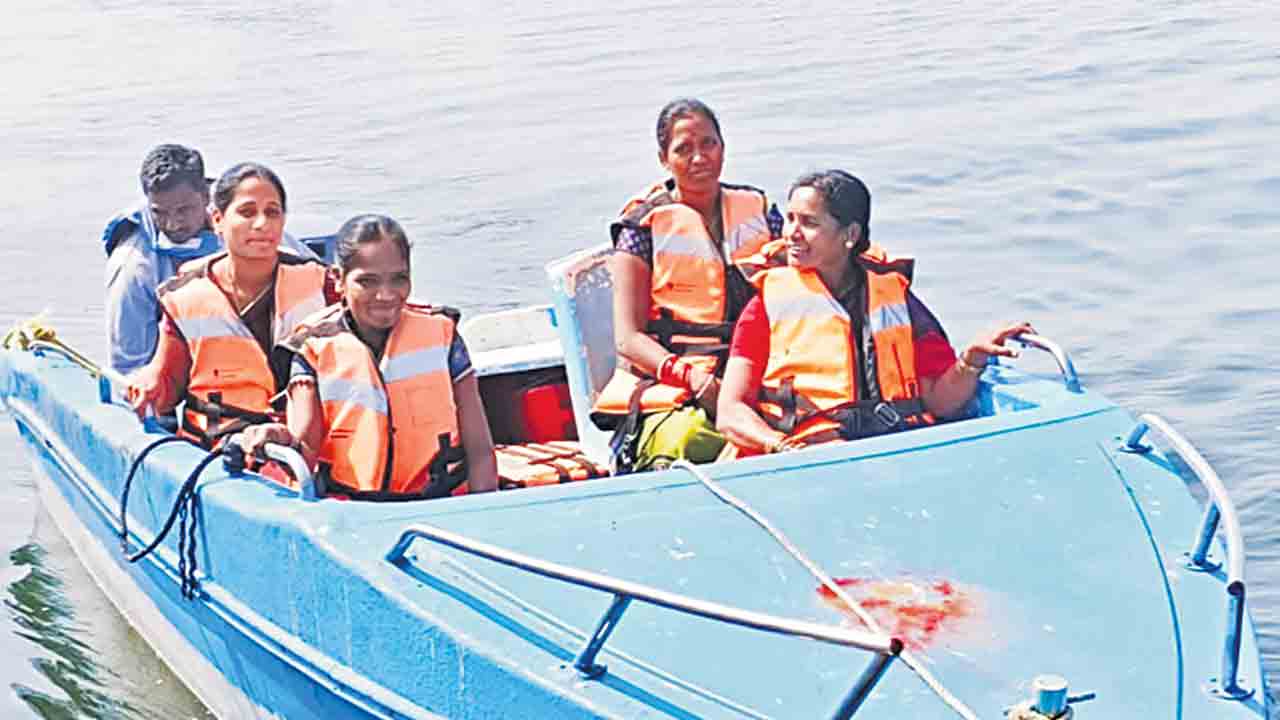 సింగూరులో బోటింగ్‌ సందడి