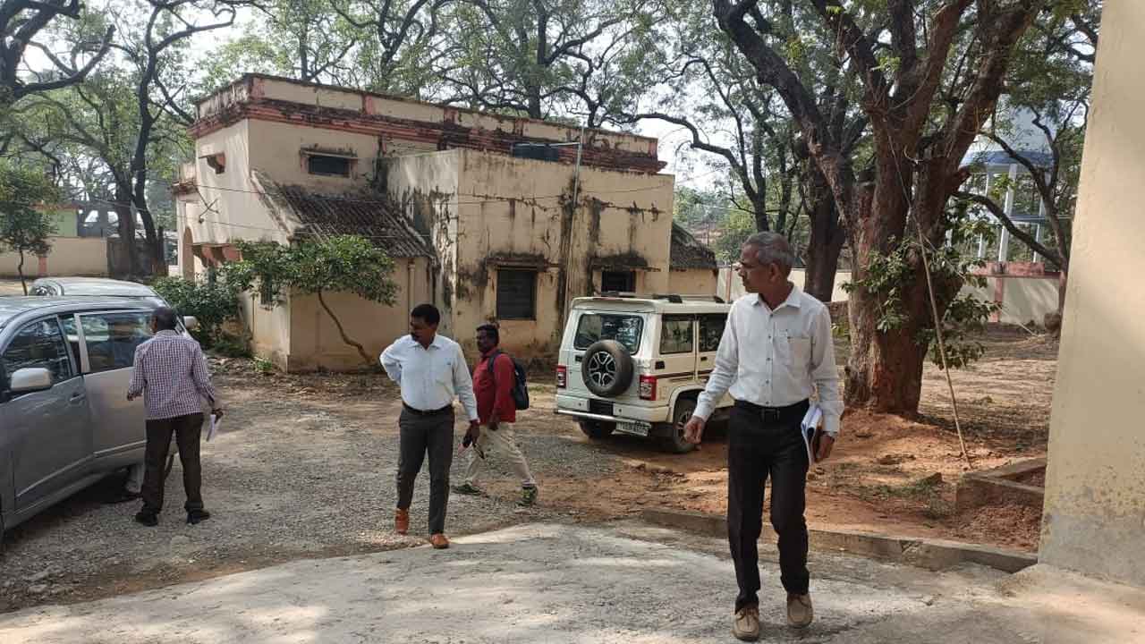 Irrigation offices | రెండో రోజు కొనసాగుతున్న విజిలెన్స్ అధికారుల తనిఖీలు