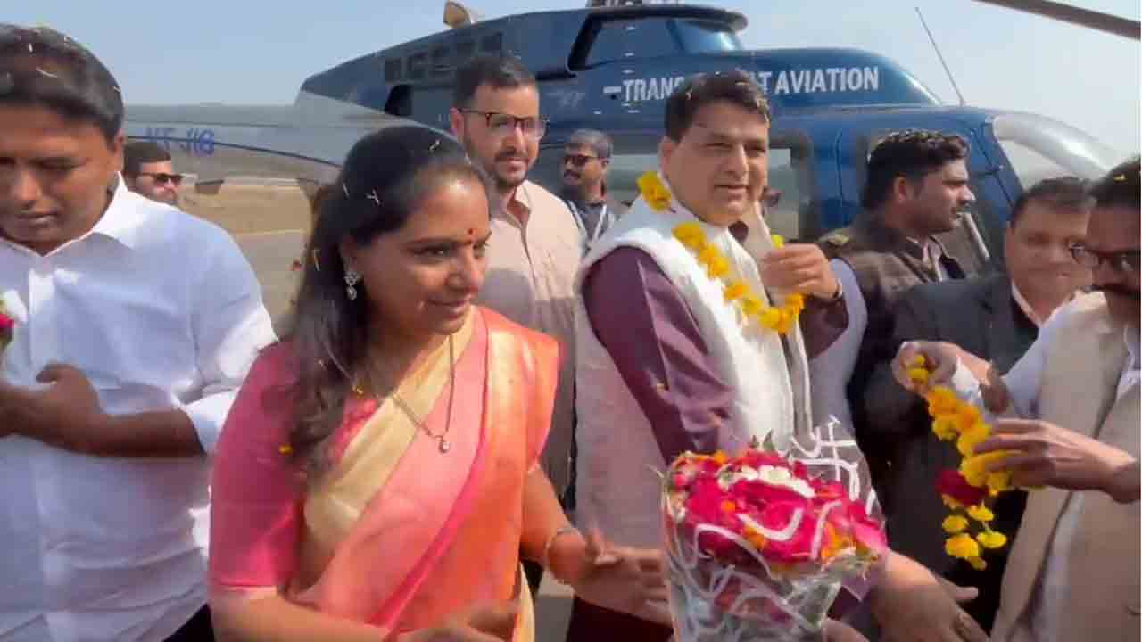 MLC Kavitha | మ‌ధ్య‌ప్ర‌దేశ్‌కు చేరుకున్న ఎమ్మెల్సీ క‌విత‌.. ఘ‌న‌స్వాగ‌తం ప‌లికిన ఓబీసీ నాయ‌కులు