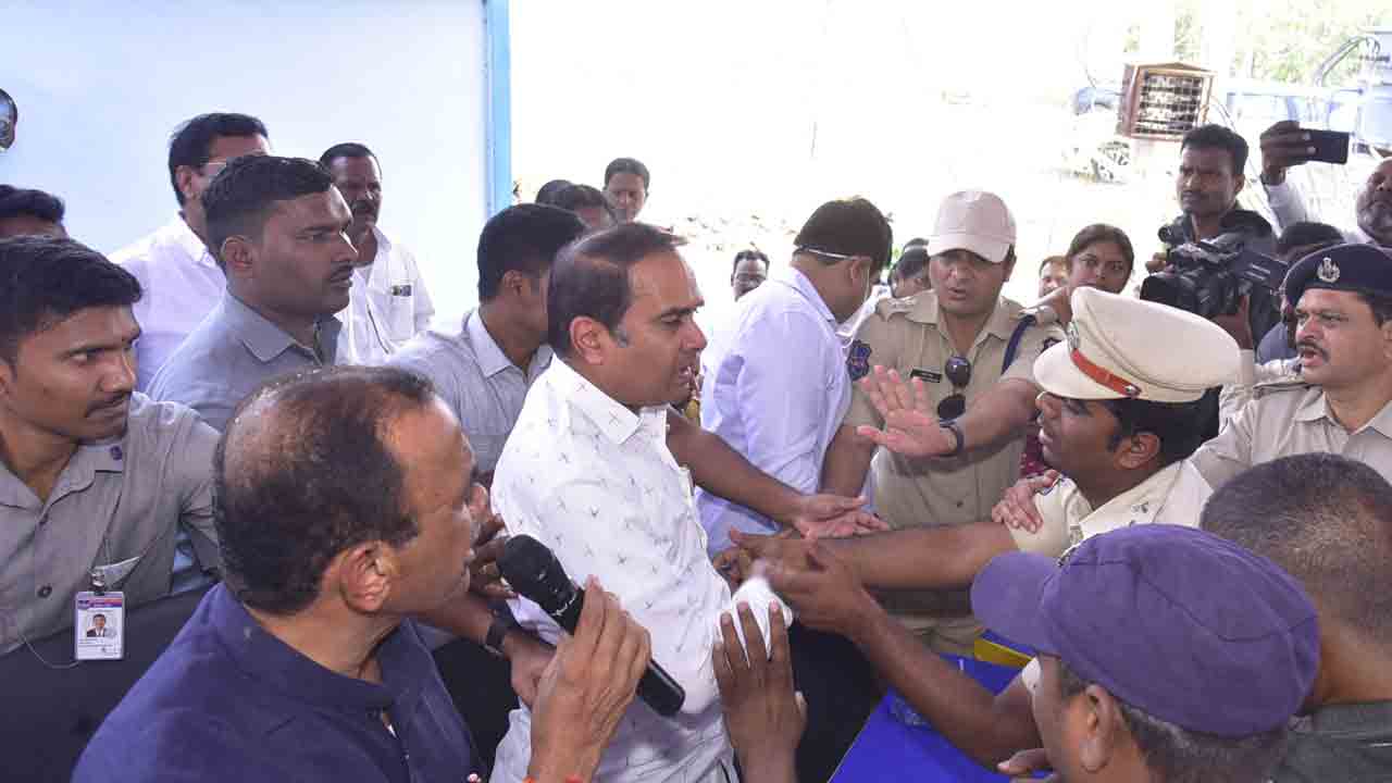 Minister Komatireddy | మంత్రి కోమటిరెడ్డి దౌర్జన్యం.. రైతుబంధు ఏదని అడిగినందుకు జడ్పీ చైర్మన్‌పై దాడి