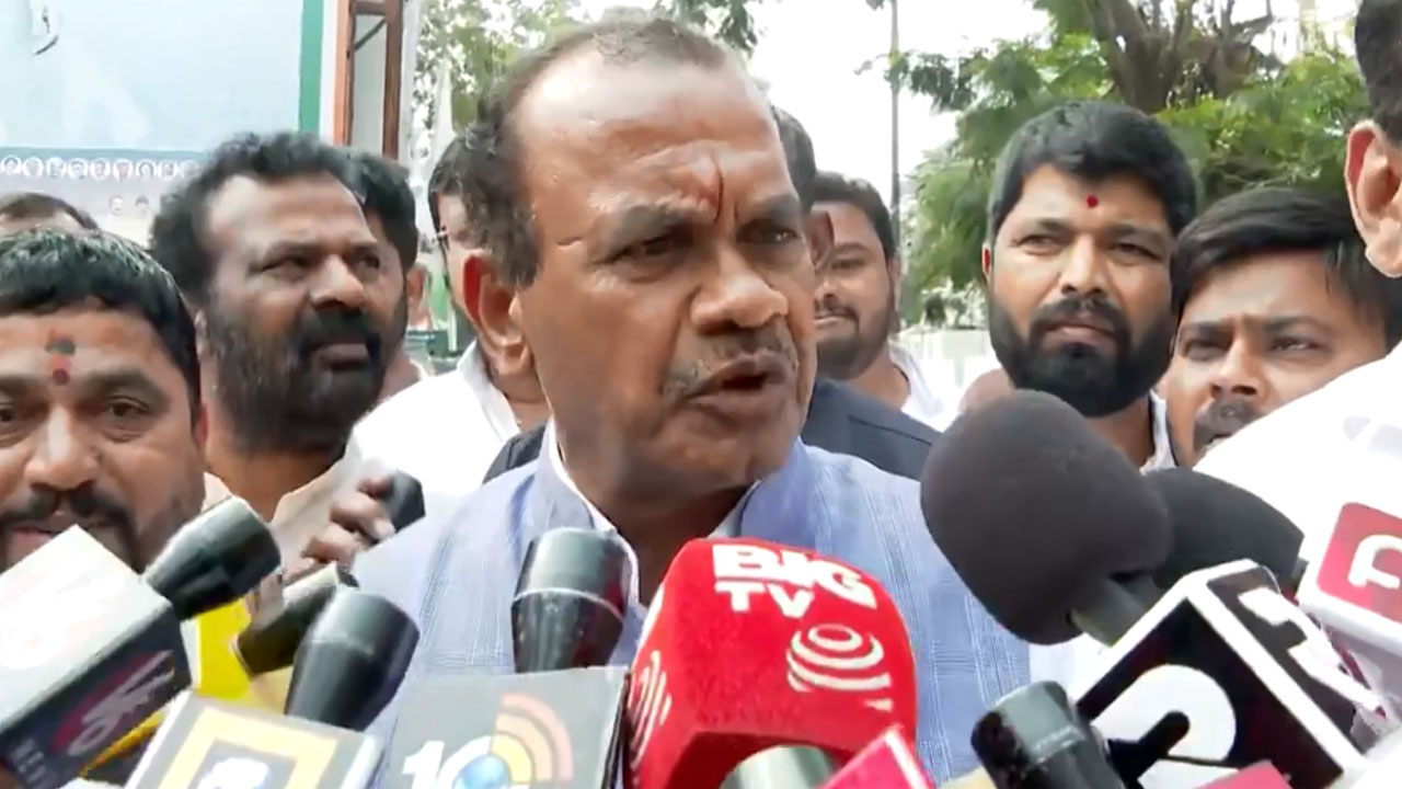 Komatireddy Venkat Reddy | రైతుబంధు పడలేదన్న వారిని చెప్పుతో కొట్టండి.. మంత్రి కోమటిరెడ్డి వెంకటరెడ్డి వివాదాస్పద వ్యాఖ్యలు