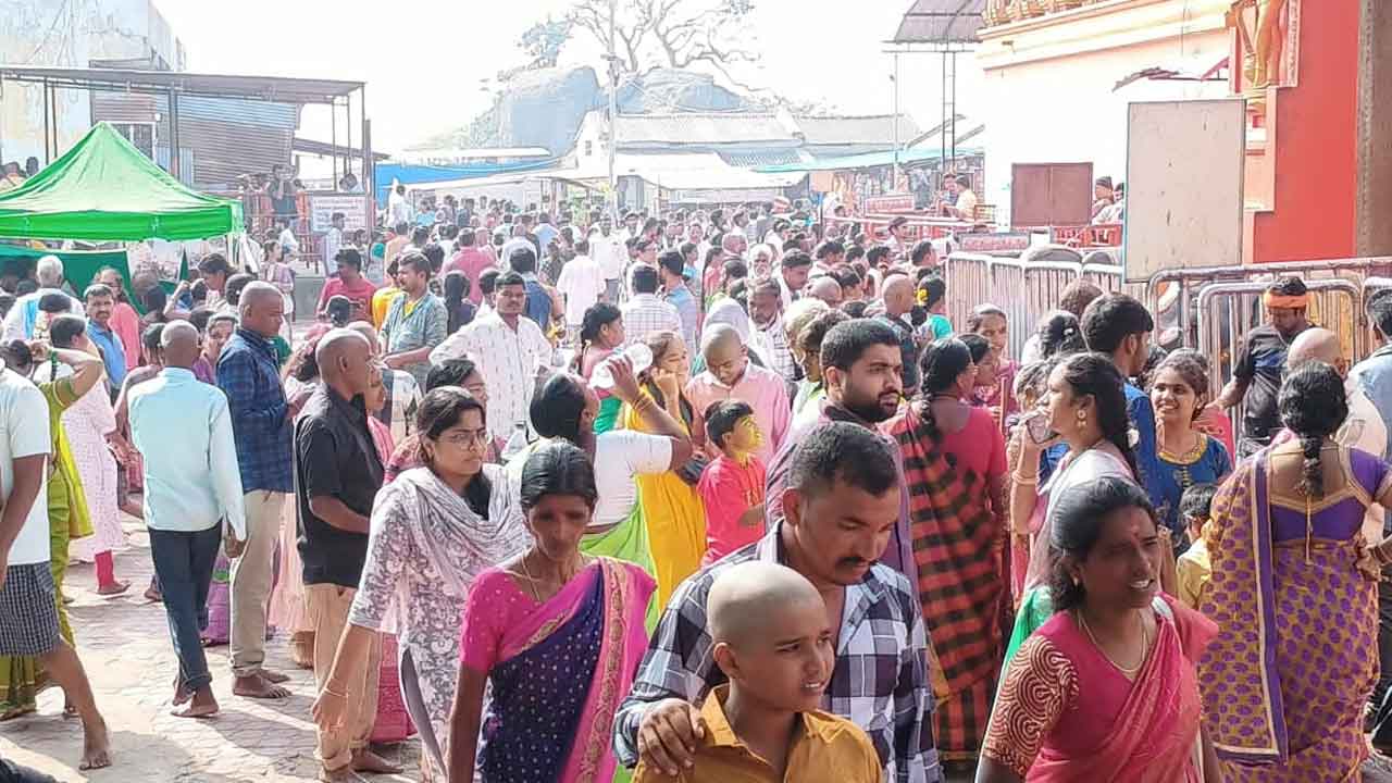 Kondagattu | కొండగట్టు అంజన్న దేవస్థానంలో భక్తుల రద్దీ