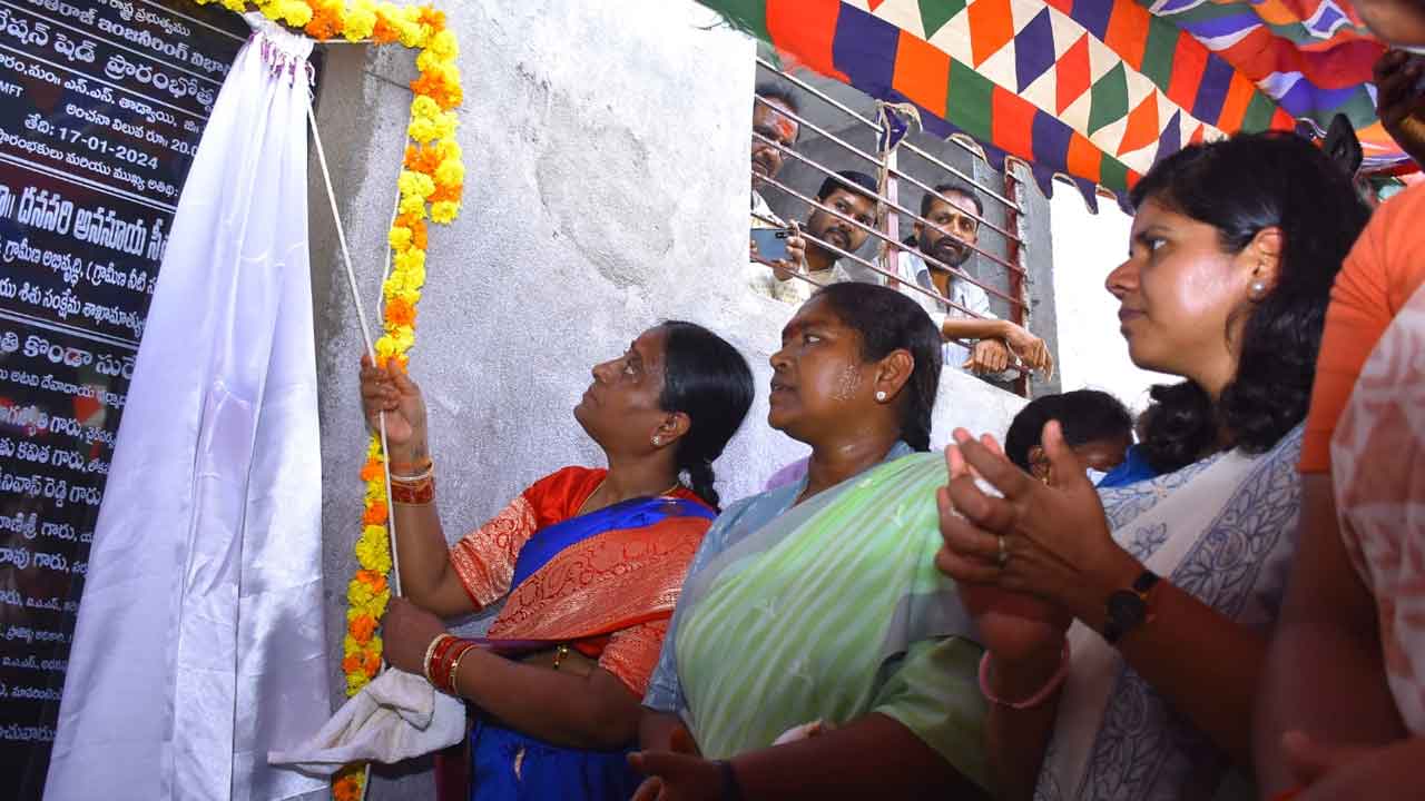 Medaram | వనదేవతలను దర్శించుకున్న మంత్రులు కొండా సురేఖ, సీతక్క