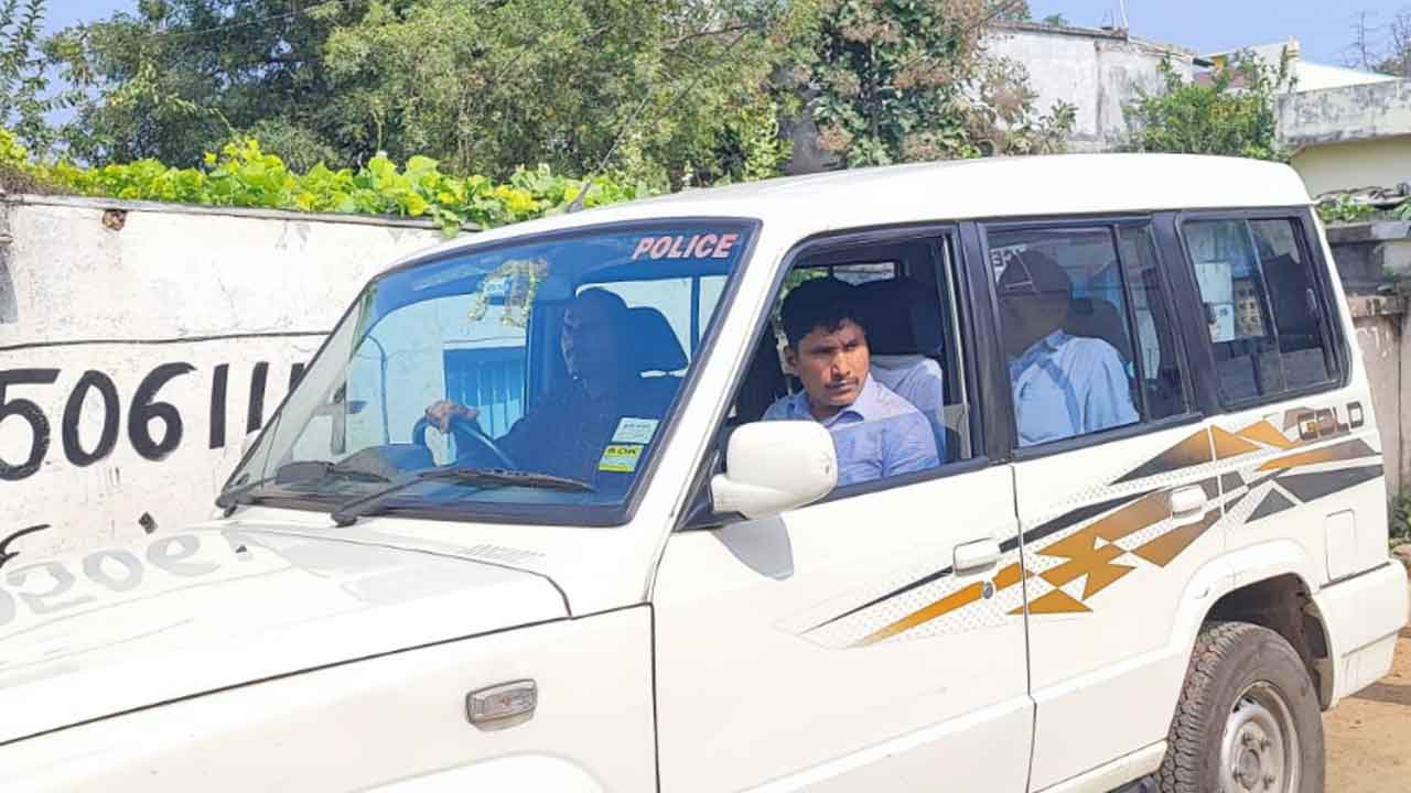 CID | కోరుట్లలో సీఐడీ అధికారుల సోదాలు.. పలు నకిలీ పాస్‌పోర్ట్‌లు స్వాధీనం