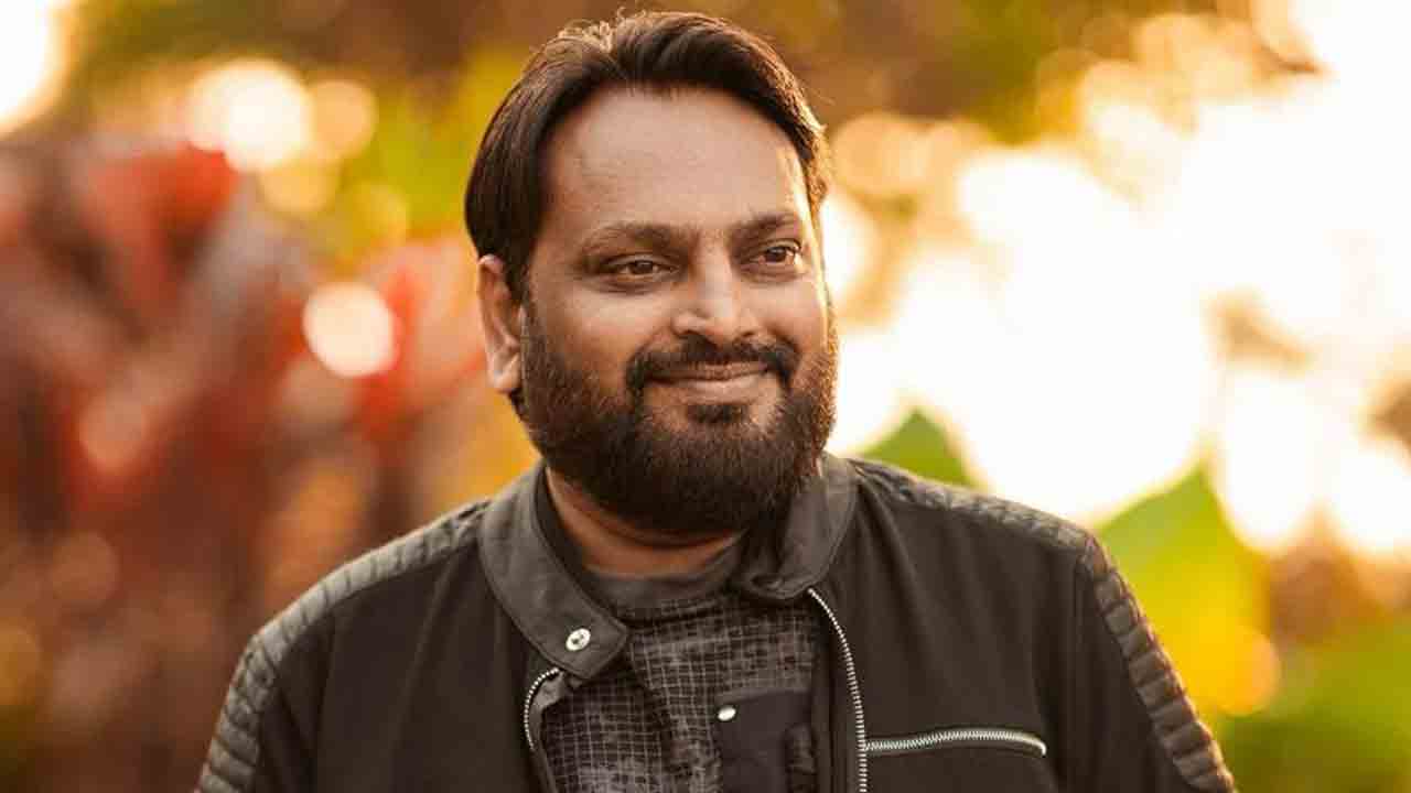 పాట.. కథ చెప్పాలి!