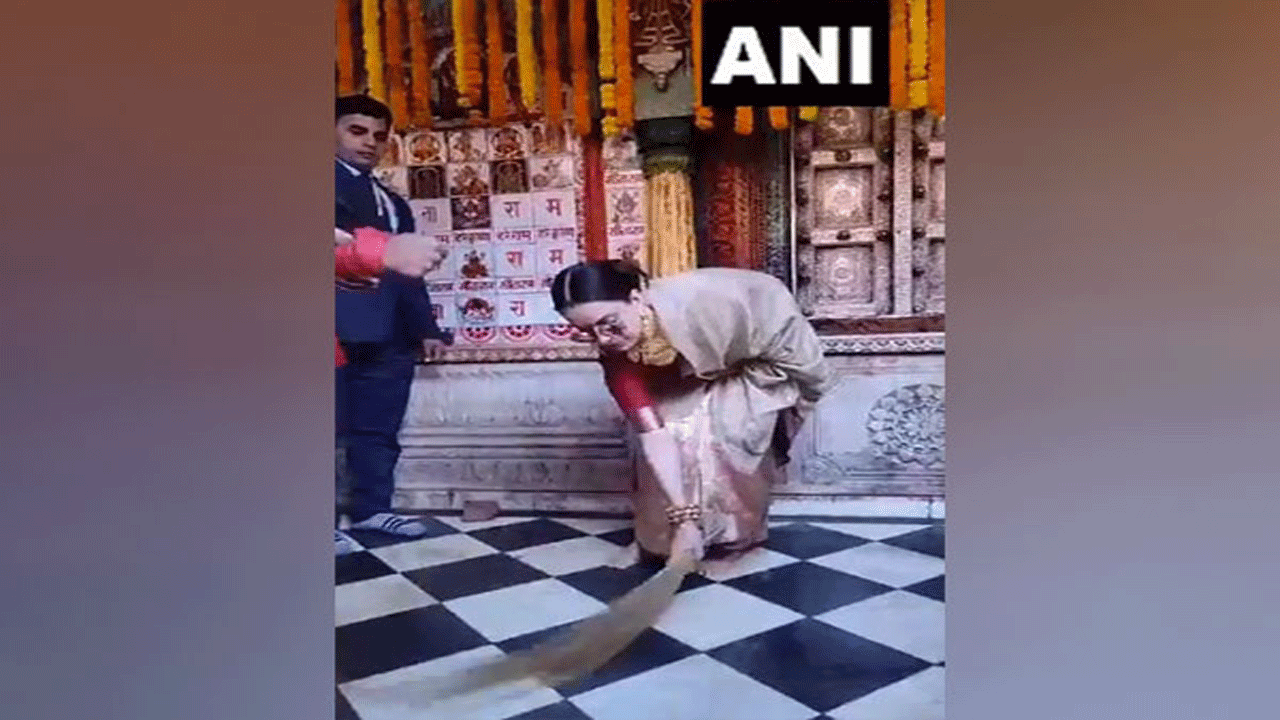 Kangana Ranaut | అయోధ్య‌లో హ‌నుమాన్ గ‌ర్హి ఆల‌యాన్ని శుభ్రం చేసిన బాలీవుడ్ క్వీన్‌