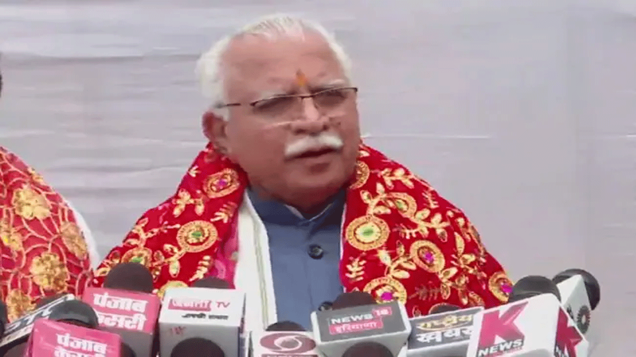 కీచ‌క ప్రొఫెస‌ర్‌పై సస్పెన్ష‌న్ వేటుకు డిమాండ్‌ : ప్ర‌ధాని, హ‌రియాణా సీఎంకు 500 మంది విద్యార్ధినుల లేఖ‌