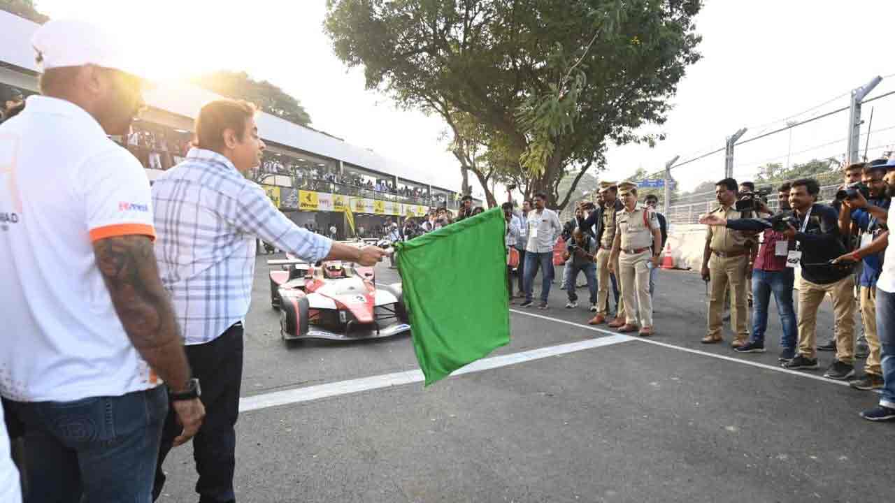 KTR: కాంగ్రెస్ ప్ర‌భుత్వ పేల‌వ నిర్ణ‌యం.. ఈ రేస్ ర‌ద్దుపై కేటీఆర్ రియాక్ష‌న్