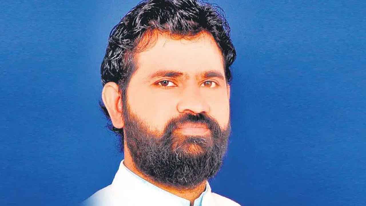 బీసీ రిజర్వేషన్లను 50 శాతానికి పెంచాలి