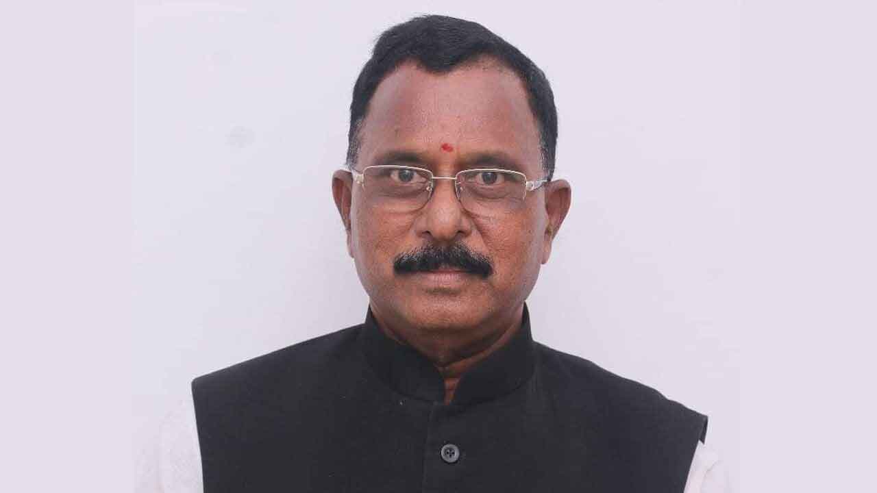 పెండింగ్‌ సమస్యలను పరిష్కరించండి