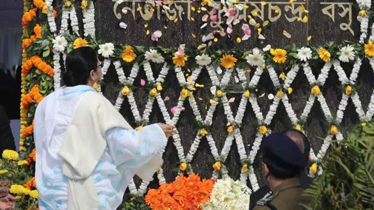 పొలిటికల్‌ ఈవెంట్లకు సెలవిస్తారు .. నేతాజీ జయంతికి ఇవ్వరా?: మమత