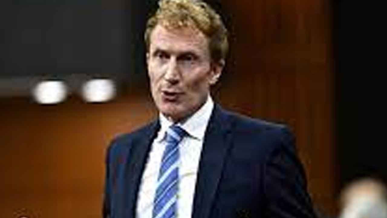 విదేశీ విద్యార్థుల రాకపై కెనడా ఆంక్షలు!