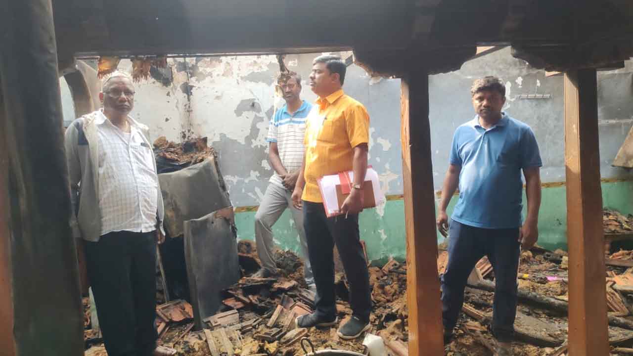 Medak | షాట్‌ సర్క్యూట్‌తో ఇల్లు దగ్ధం.. రూ.5 లక్షల విలువైన ఆస్తి నష్టం