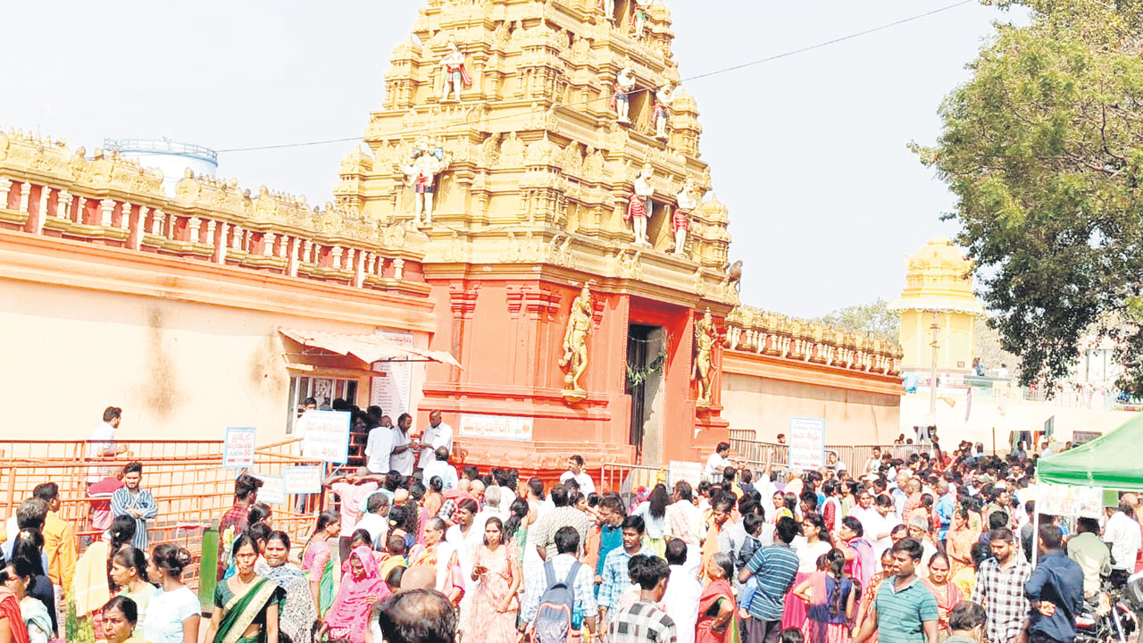 ‘కొండంత’ జనం