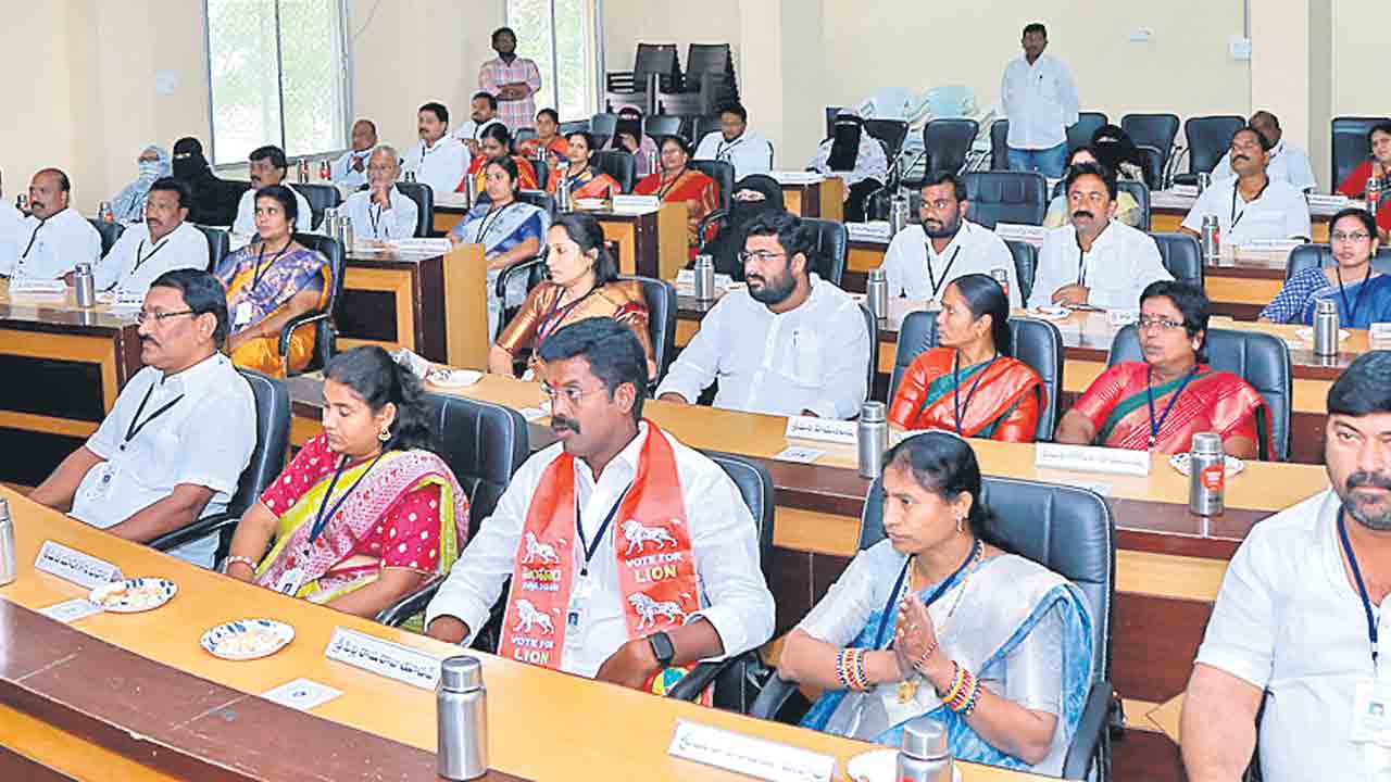 Congress-BJP | ఏ పార్టీకి ఎవరు బీటీమ్.. నల్లగొండలో కాంగ్రెస్కు జైకొట్టిన బీజేపీ..