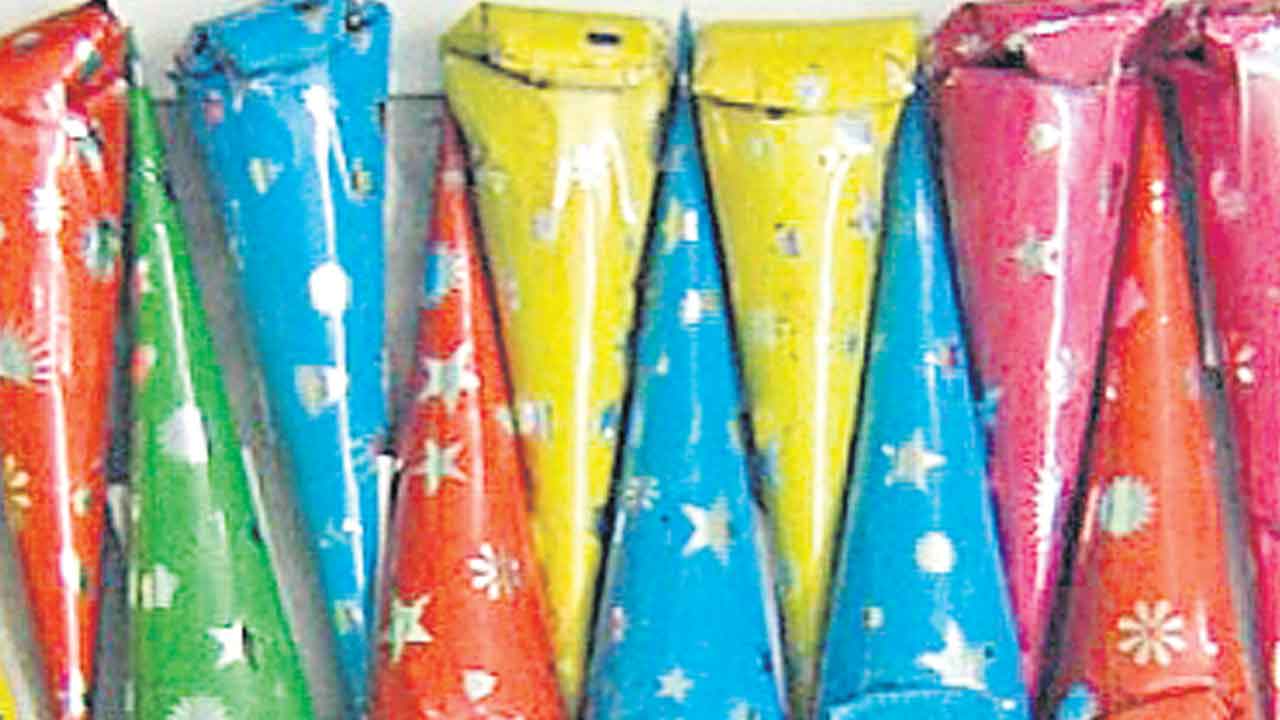 మెహందీ కోన్‌ తయారీ కంపెనీ సీజ్‌