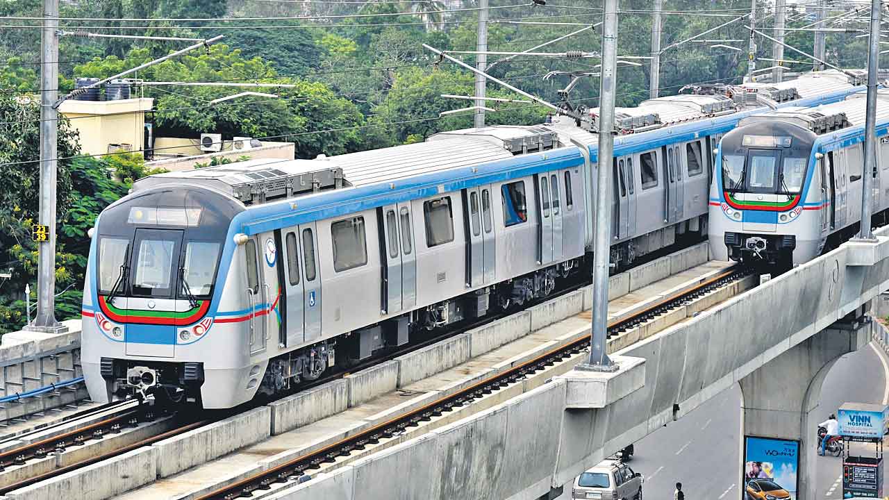 Hyderabad Metro | త్రిశంకుస్వర్గంలో మెట్రో విస్తరణ.. కొత్త సర్కారు నిర్ణయంతో హెచ్‌ఎంఆర్‌ఎల్‌ చిక్కులు