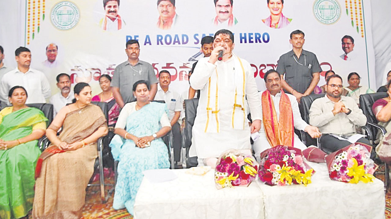 మహిళల సంక్షేమానికి పెద్దపీట