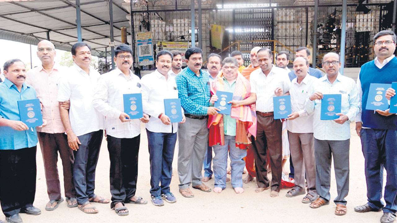 ‘పది’ పరీక్షలపై ప్రత్యేక దృష్టి పెట్టాలి