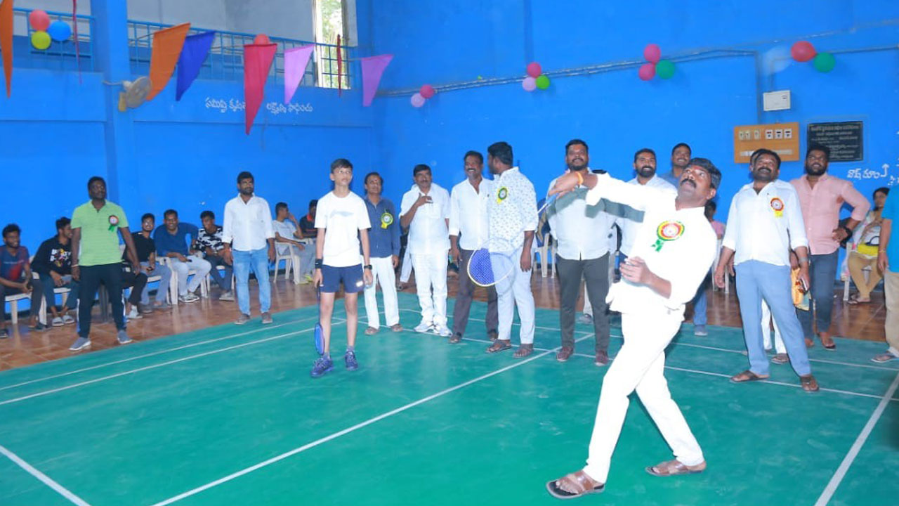 ఇండోర్‌ స్టేడియాన్ని అన్ని విధాలా అభివృద్ధి చేస్తా