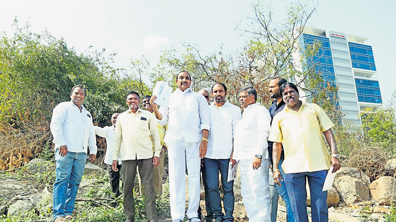 భూ అక్రమాల సూత్రధారి కాంగ్రెస్‌ నాయకుడే