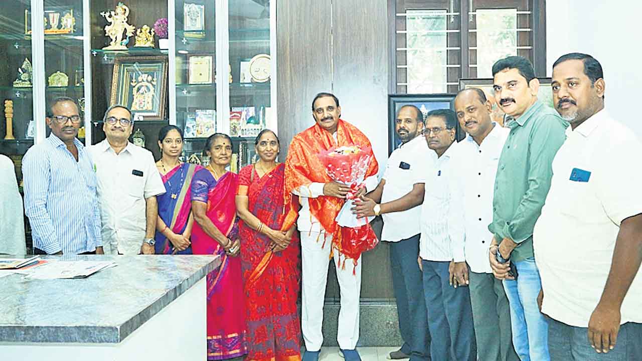 పాడి పంటలతో వర్ధిల్లాలి: ఎమ్మెల్యే గాంధీ