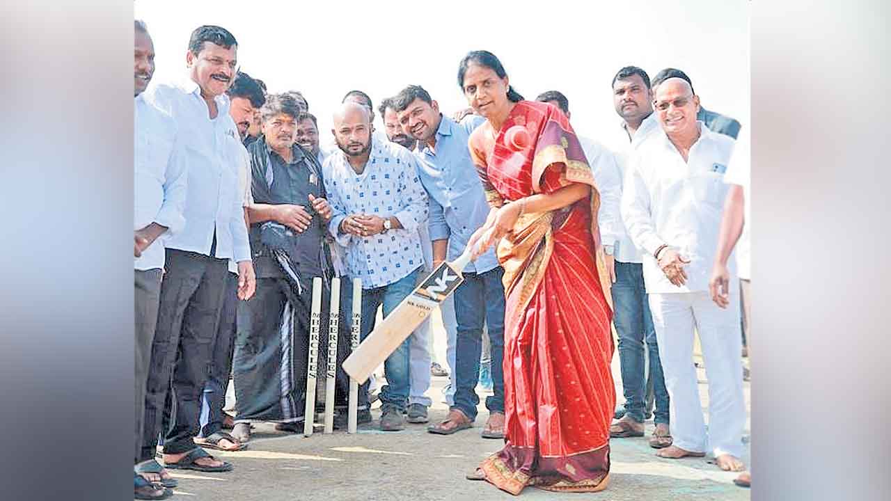 యువత క్రీడలపై ఆసక్తి చూపాలి