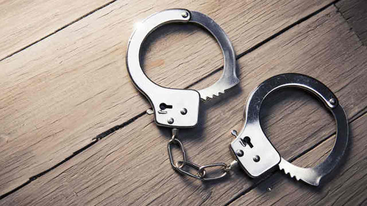 Hyderabad | తక్కువ ధరకే ప్లాట్స్‌ అంటూ మోసం.. కస్టమర్ల నుంచి 80 కోట్లు వసూలు