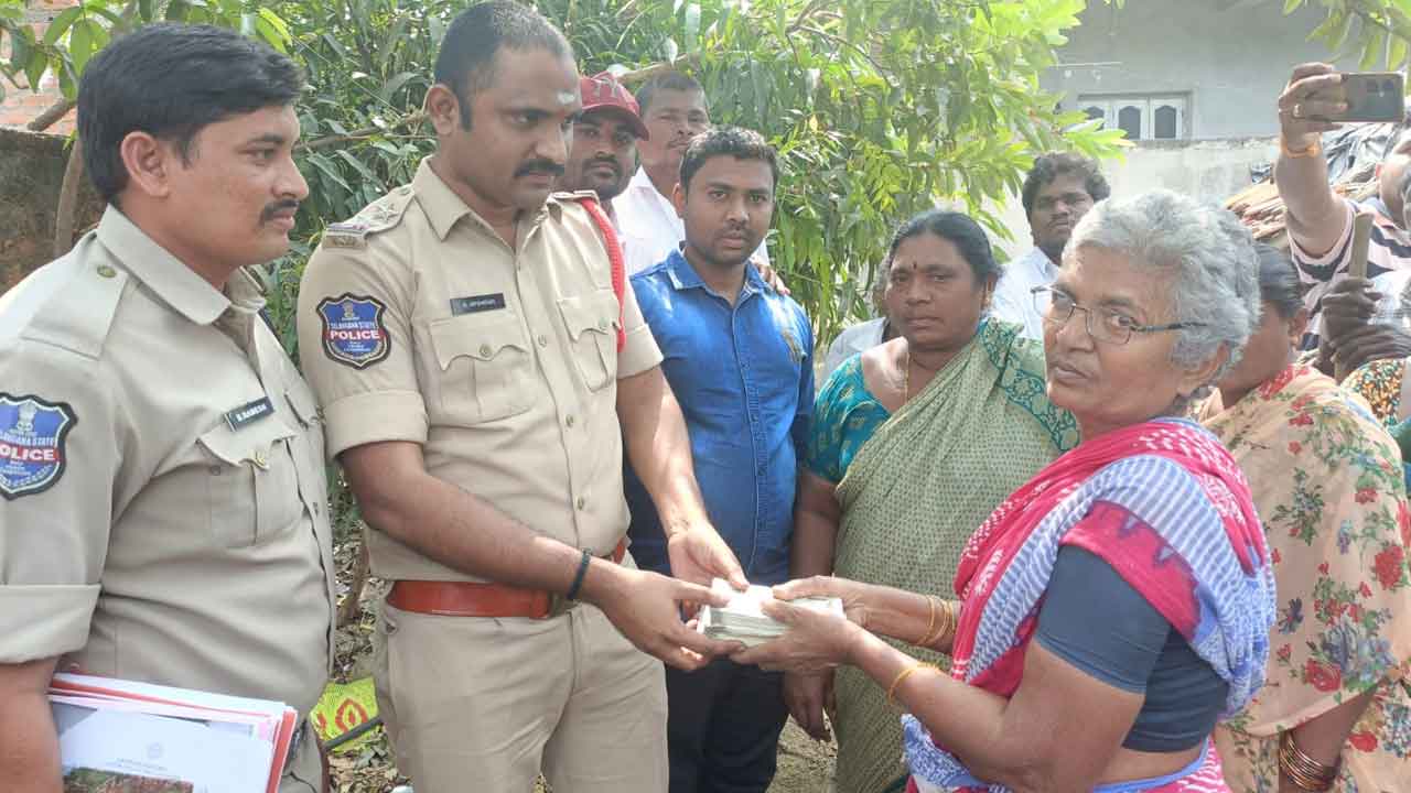 Money stolen | భూమిలో దాచిన పెట్టిన రూ.2.50 లక్షలు మాయం.. పోలీసులకు ఫిర్యాదు చేసిన వృద్ధురాలు