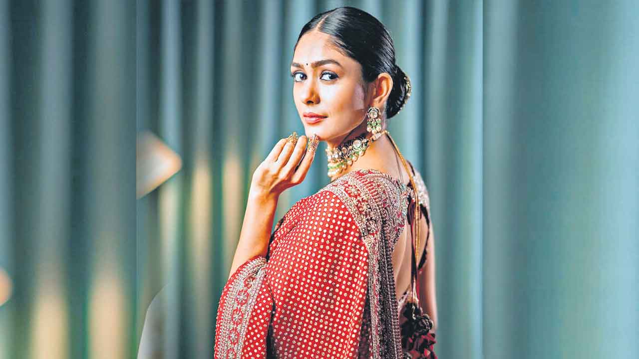 Mrunal Thakur | అందుకు గర్వపడుతున్నా.. తెలుగు పరిశ్రమ ఆ లోటును తీర్చింది: మృణాల్‌ ఠాకూర్‌