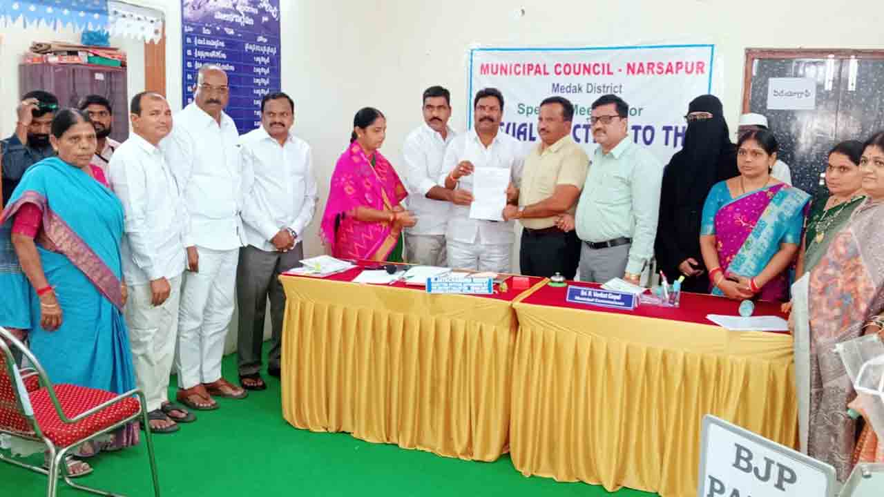 బీఆర్‌ఎస్‌ ఖాతాలో నర్సాపూర్‌ బల్దియా