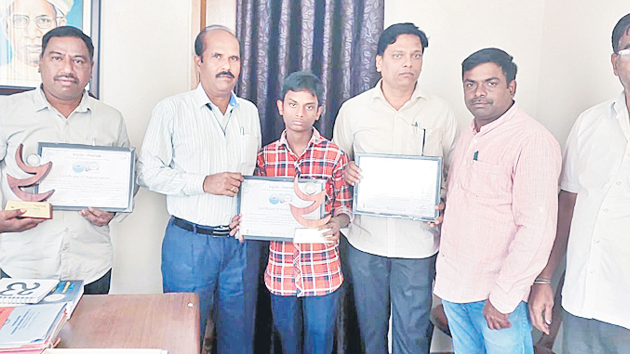 జపాన్‌కు అన్నారం విద్యార్థి