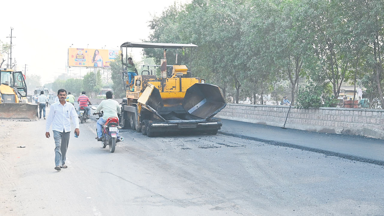 శరవేగంగా రహదారుల నిర్మాణం