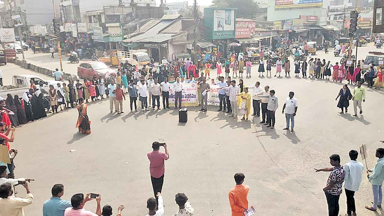 ఓటుతోనే ప్రజాస్వామ్యం మనుగడ
