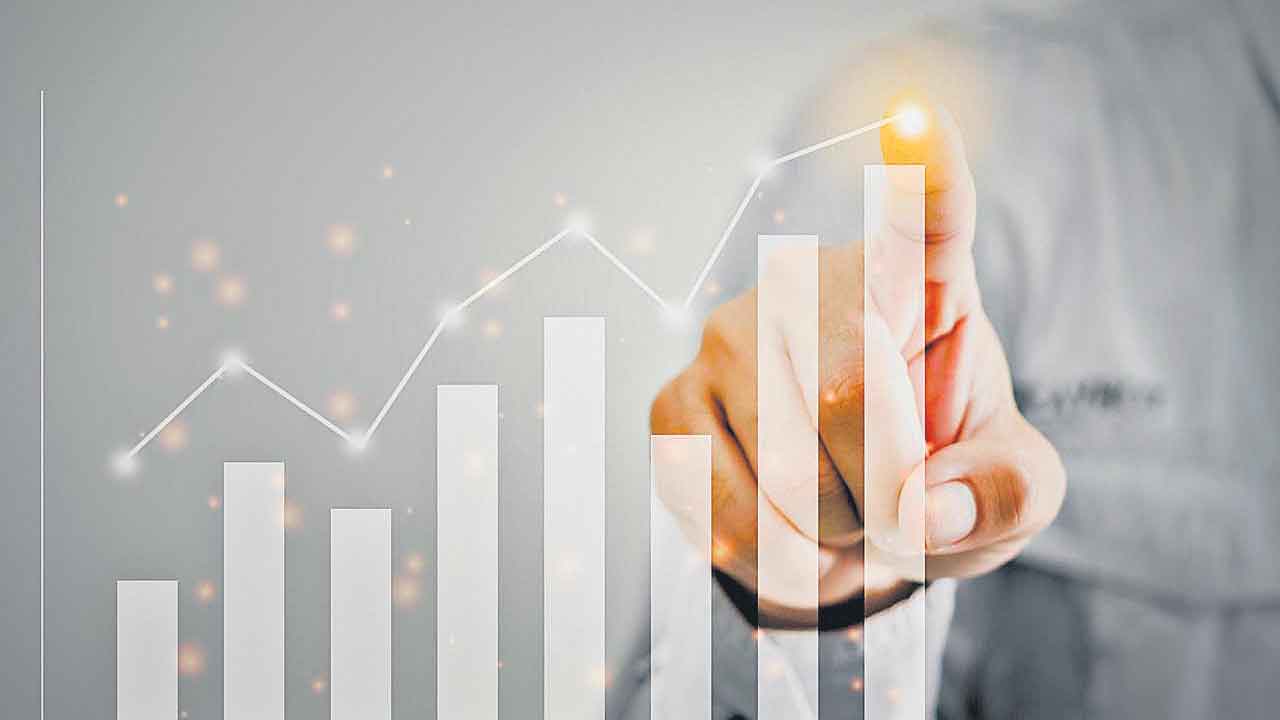 Telangana | ప‌దేండ్ల బీఆర్ఎస్ పాల‌న‌లో తెలంగాణ‌లో త‌గ్గిన పేద‌రికం.. వెల్ల‌డించిన నీతి ఆయోగ్