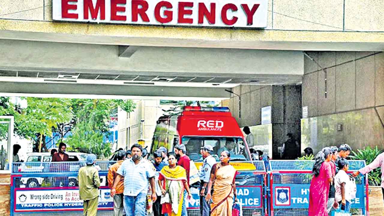 Aarogyasri | ఆరోగ్యశ్రీపై పట్టింపేది?.. రోగులకు సమయానికి దొరకని మందులు!